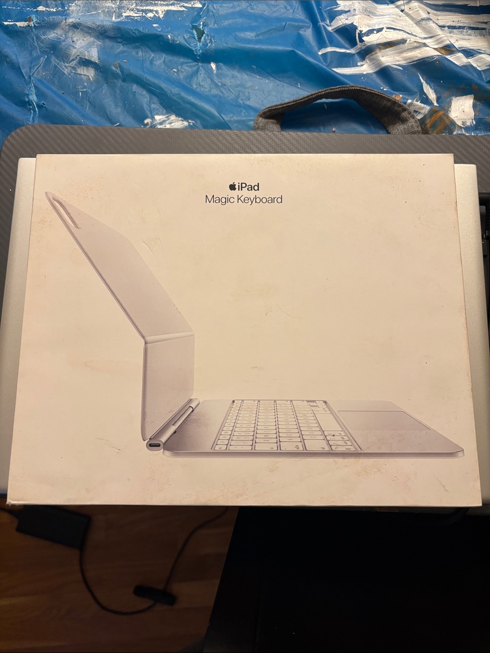 Apple iPad Magic Keyboard - White/Silver